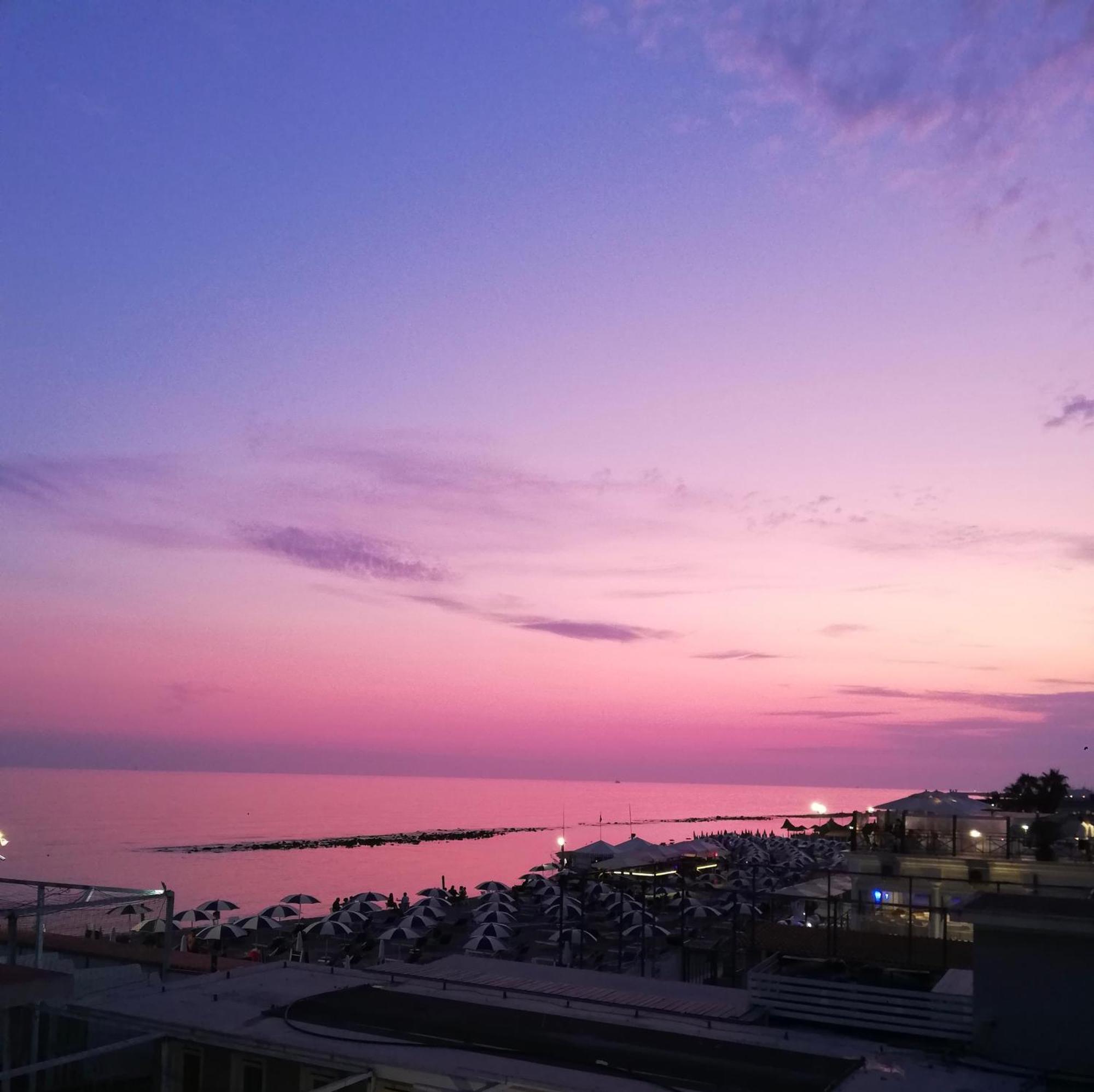 Lotus - Appartamento Sul Mare A Ostia Con Giardino Relax 외부 사진